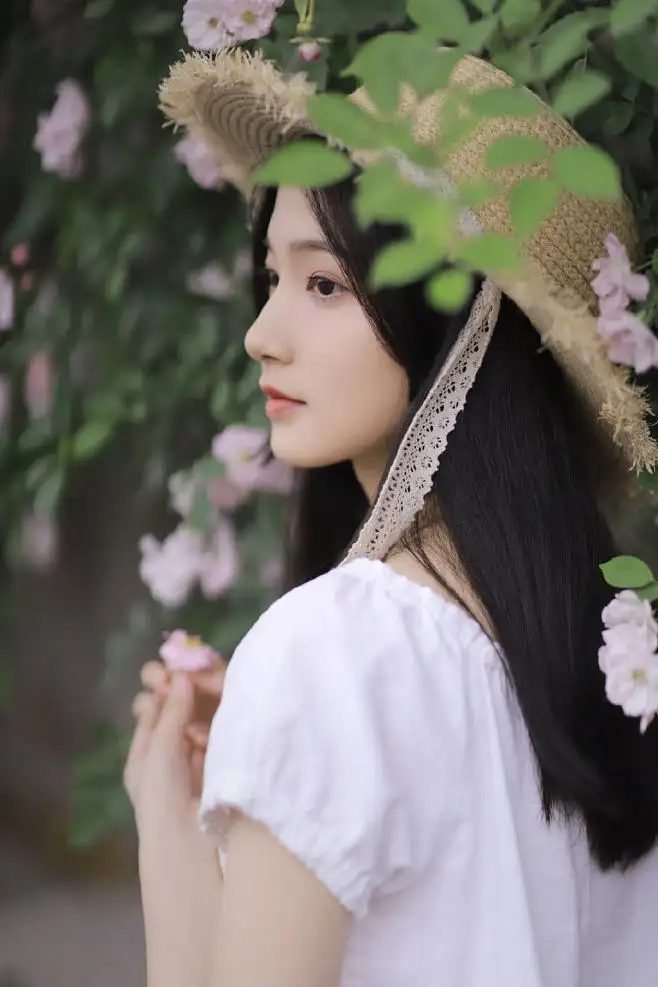 弥勒喀什私人伴游李菲儿