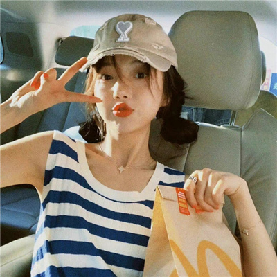弥勒伴游女生铎忆柏的资料