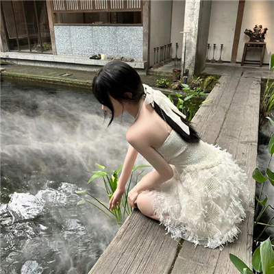 弥勒伴游女生仇吉月的资料